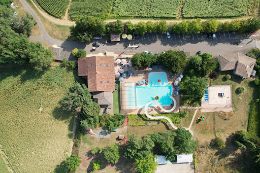 Evadez-vous en Occitanie dans un cadre unique ! Le Domaine Aramis vous accueille dans le Gers. Réservez votre hébergement : mobil-home