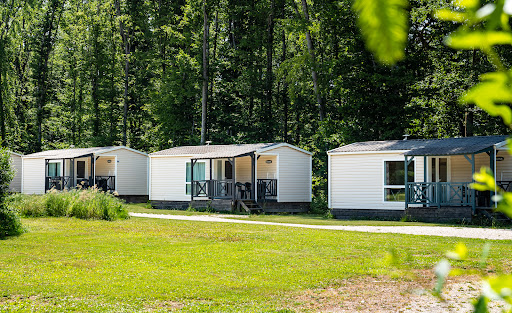 CAMPING DE LA PLAGE est l’endroit idéal pour passer des vacances au bord du lac Der-Chantecoq au nord est de la France. Nous proposons des mobil-homes aux vacanciers