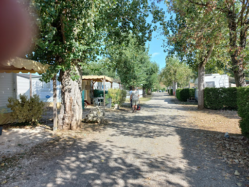 Le camping Le Sablon dans le Lot et Garonne à Saint-Sylvestre-sur-Lot propose des emplacements et locations pour Caravanes