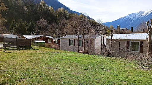 Découvrez notre camping au milieu de la nature et des montagnes. Camping le petit nice dans le département de la Savoie à St Martin sur la Chambre.