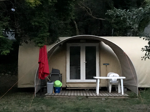 Réservez un emplacement dans le camping familial Las Closes***