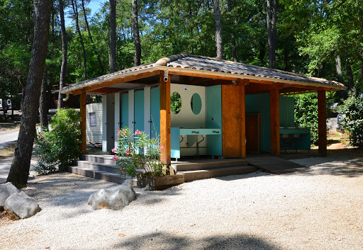 Camping Les Blaches situé à Castejau dans le département de l'Ardèche sur la rivière le Chassezac. Camping familial dans un cadre de toute beauté.