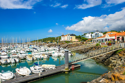 Vacances au camping Loyada 4* et profitez de son bel espace aquatique et de sa situation idéale pour un séjour inoubliable en Vendée.