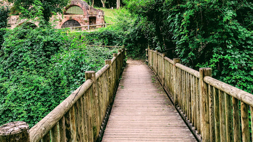 Camping ombragé à proximité d'activités de pleine nature et des plus beaux villages de France. Ouvert de Juin à Septembre ! En savoir +