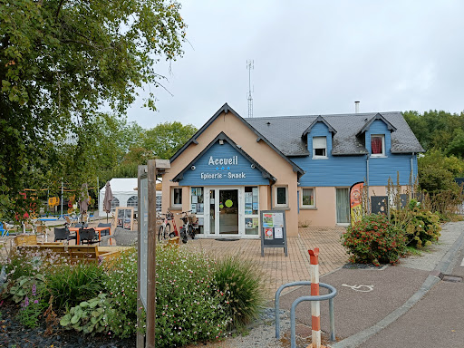 Camping avec piscine et étang