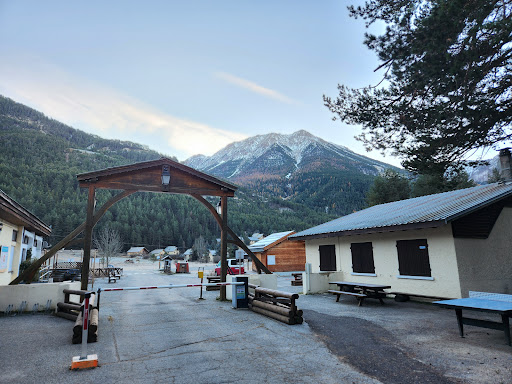 Camping Municipal Le bois des Alberts - Camping sur 7000 m² de terrain aménagé avec 167 emplacements classés - Vallée de la Clarée - Hautes-Alpes