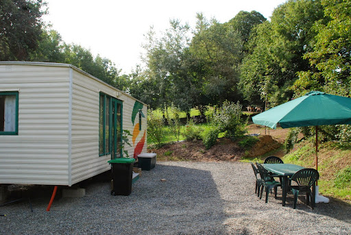 Location d'un mobil-home à la Ferme situé proche de Moncontour dans les Côtes d'Armor Bretagne. Vacances à la ferme de la petite croix à Plémy