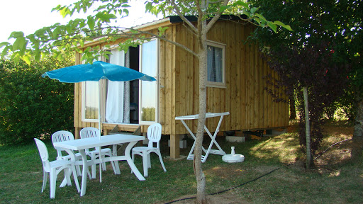 Camping avec mobil home et emplacements proche Cahors et sur axe D820. Accueil et séjour aussi en chambres d'hôtes