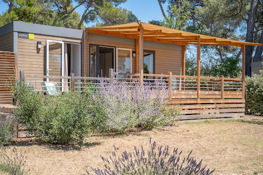 Notre camping 4 étoiles vous accueille dans le vaucluse pour des vacances inoubliables.