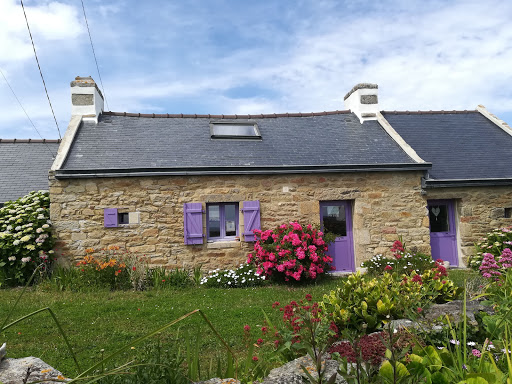 Le Camping Ker Vella situé à Plomodiern dans le Finistère