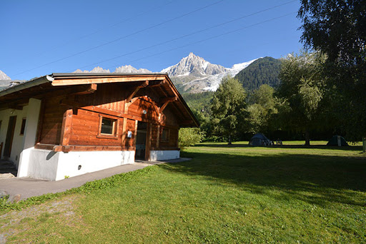 Le camping se trouve au pied des glaciers des Bossons et de Taconnaz