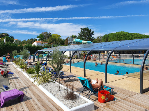 Vous recherchez un camping Royan en Charente-Maritime ? Notre camping situé à Vaux sur Mer vous ouvre ses portes pour vos vacances en famille !