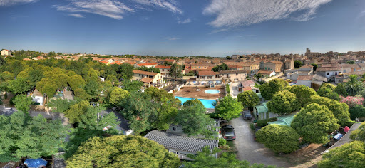 Envie d'une escapade en Camargue ? Le camping de la Chicanette  avec piscine à Saint-Gilles vous accueille dans un cadre familial et pittoresque à prix imbattable. Pour vos vacances au soleil c'est ici!