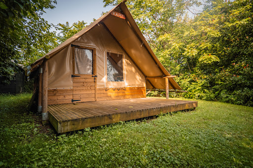 Séjournez au cœur de la nature ardéchoise dans un camping 3 étoiles à proximité d’Annonay et à moins de 15 minutes du safari de Peaugres !