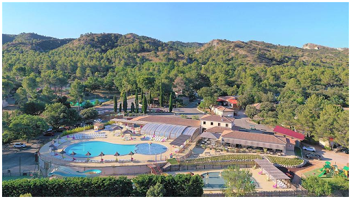 Profitez de vacances dans un camping 5 étoiles à Charleval près d’Aix en Provence et à deux pas du Parc du Luberon : parc aquatique