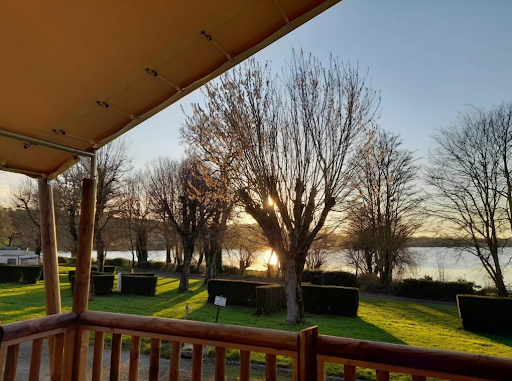 Bienvenue au camping 3 étoiles en Bretagne Les Rives du Lac à Châtillon en Vendelais entre Fougères et Vitré en Ille et Vilaine.