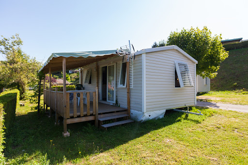 Le camping du lac de Paladru  (le sans-souci) est composé de 60 Emplacements dont 35 Mobil-homes résidentiels. 9 Mobil-homes locatifs et 17 emplacements grand confort.