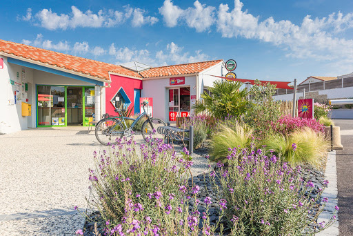 Le camping Sol à Gogo **** à St-Hilaire-de-Riez vous accueille sous le soleil vendéen. Piscine couverte chauffée