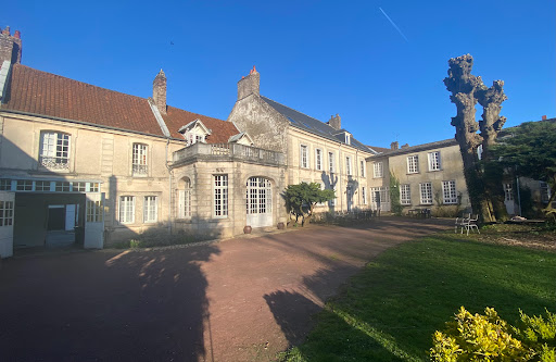 The Reveries A L' Authie manor was built in 1740. Located in Northern France and offers group or individual accommodation at an idilic location.