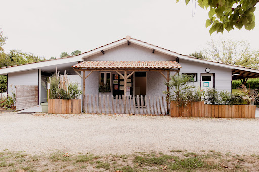 Réservez en ligne vos vacances en Camping familial en Gironde (33). Camping dans le Médoc pour familles avec piscine