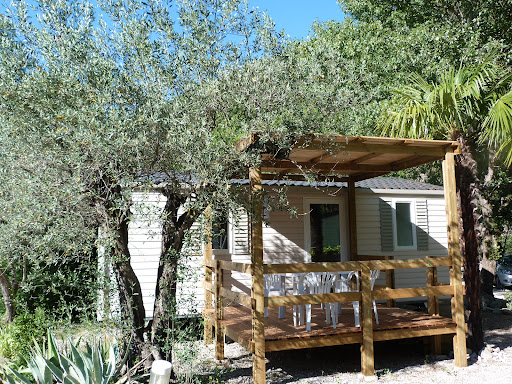 description : Prenez le temps de vous détendre au camping familial Les Clos en Drôme Provençale