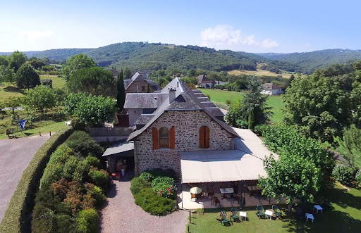 Maud & Vincent vous souhaitent la bienvenue au Domaine de La Chapelle en Corrèze. Situé au carrefour de la Corrèze