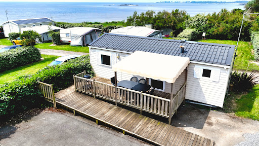 Le Camping et Parc les Goélands vous accueillent pour un séjour bord de mer avec piscine couverte et chauffée en Bretagne Sud