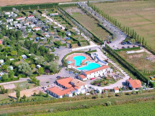 Camping Charente-Maritime - Le Camping de L'Estuaire est idéalement situé en Charente-Maritime pour vous assurer des séjours reposants. Retrouvez-vous dans notre Camping Charente Maritime.