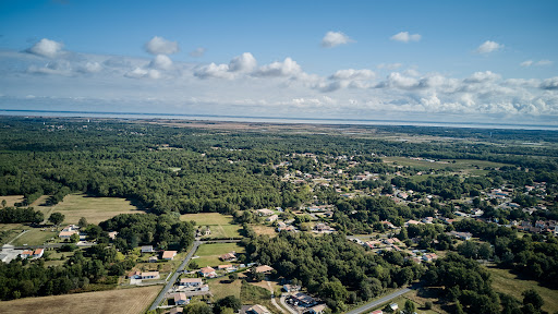 Réservez votre séjour au camping du Vieux Moulin à Vensac dans le Médoc en Gironde dans notre camping 3 étoiles avec piscine.