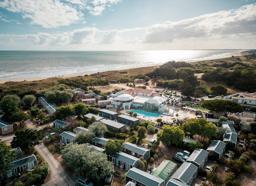 Partez en vacances en camping à l’île de Ré et profitez d’un séjour relaxant au cœur de l’expérience rétaise.