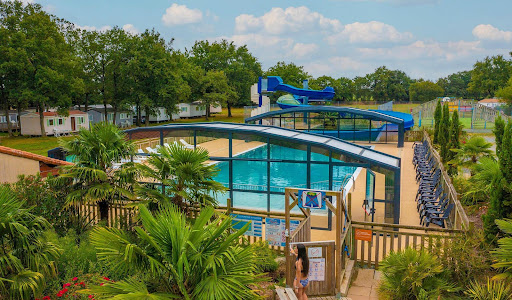 Camping Cœur de Vendée à La Boissière-de-Montaigu en Pays de la Loire. Camping avec espace aquatique et club enfants