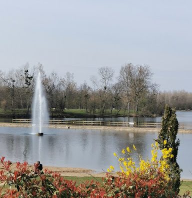 Le camping et sa base de loisirs du Lac de Cormoranche dans l’Ain