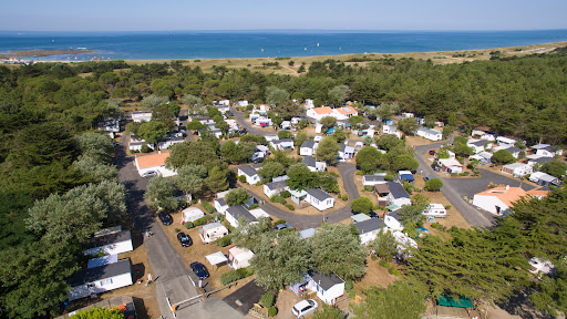 Bienvenue au Camping de Sion et au Camping de la Plage de Riez à Saint Hilaire de Riez en Vendée proche de Saint Gilles Croix de Vie au coeur de la forêt domaniale avec accès direct à la mer pour passer vos vacances en famille