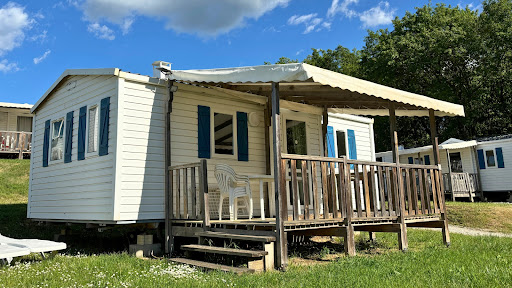 Three-star campsite 'Le Petit Arlane' is located in Valensole in the Alpes de Haute Provence in the heart of the Parc du Verdon and the lavender fields. It covers an area of 70 hectares and has many camping pitches