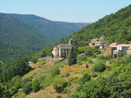 Camping familial loin des routes et du bruit