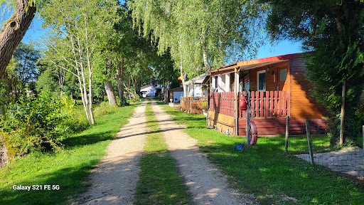 Découvrez notre camping 3 étoiles sur les bords de la Meuse. Kity Caravann Inn*** est un camping pêche tout confort en région Grand Est.