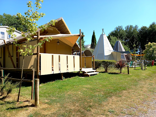 Le camping Des Cerisiers*** est Idéalement situé dans le pays de Josselin.