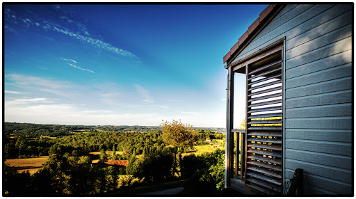 Les Terrasses du Périgord est le camping 3 étoiles le plus proche de Sarlat bénéficiant du plus extraordinaire panorama de la région