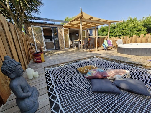 Le camping Pors Peron camping dans le Finistère est situé sur la magnifique péninsule du Cap Sizun en Bretagne.