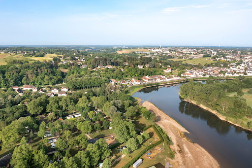 Découvrez le luxe avec nos campings 4 & 5 étoiles en France. Évadez-vous dans des campings d'exception avec Romanée.