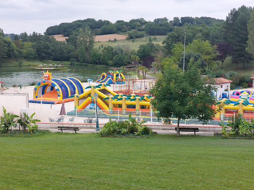 Le camping Le Lac des 3 Vallées à Lectoure vous offre un large choix de locations haut de gamme