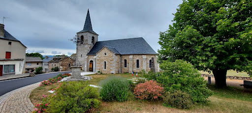 Ferme les deux vallées - Fridefont - Cantal - France . Présentation et description de cette ferme auberge située sur l'Aubrac en pleine nature. Hébergement