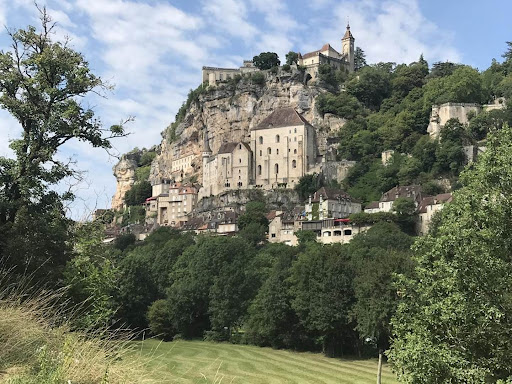 ACCES DIRECT (A PIED OU EN VELO) DU CAMPING AU SITE DE ROCAMADOUR PAR UN SENTIER SECURISE DE 800M.A ROCAMADOUR