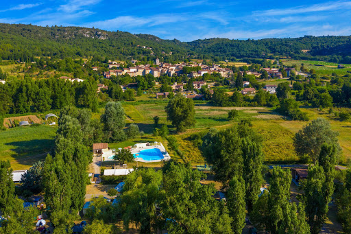 Bienvenue au Bel Air Village des Prés du Verdon à Quinson. Profitez des Gorges du Verdon dans les Alpes-de-Haute-Provence.