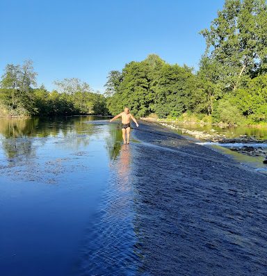 Le camping de Montbozon est situé en bordure de l'Ognon