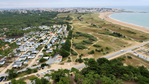 Site officiel du camping la Plage de Riez à Saint Hilaire de Riez en Vendée avec accès direct à la plage et au bord de mer.