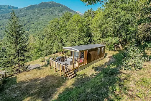 Le camping International situé à Luz-Saint-Sauveur (Hautes-Pyrénées) avec sa piscine chauffée vous accueille dans un cadre exceptionnel.