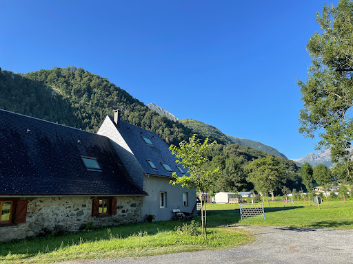 La Ferme équestre Le Moulian encourage des valeurs diverses autour de la passion du cheval telles que l'amitié