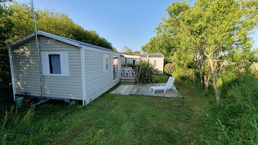 Camping 3 étoiles parc résidentiel de loisirs en bord de mer avec espace aquatique et plan d'eau de pêche près de Pornic : le Camping Domaine de la Baie Dorée vous accueille dans ses mobil homes et tentes entre Pornic et Nantes en Loire Atlantique