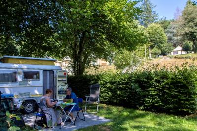 Camping familliale sur le lac de la raviège. Partagez des moments avec votre famille ou vos amis dans une ambiance chaleureuse et conviviale.